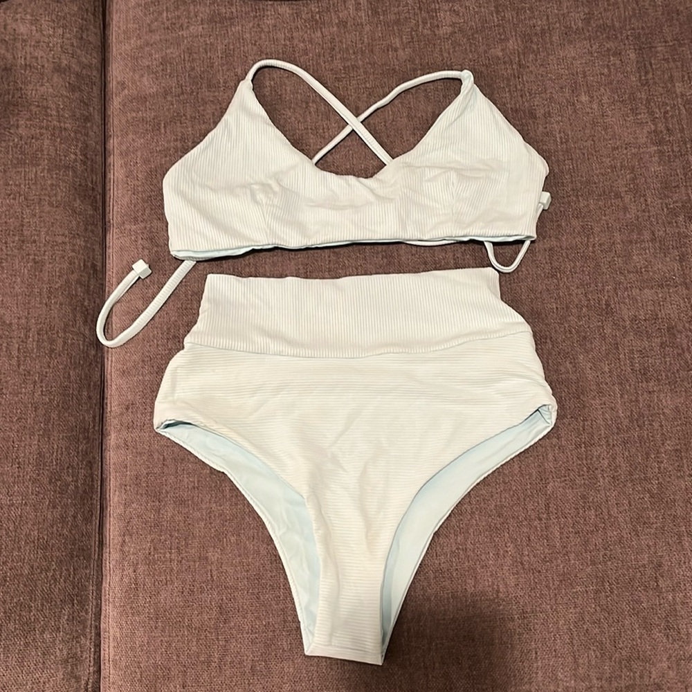 NWOT Shore brand bikini size large